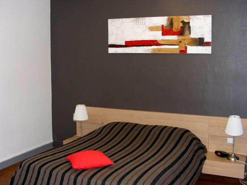Les Boucles De Meuse Hotel 3 Etoiles Монтерме Экстерьер фото