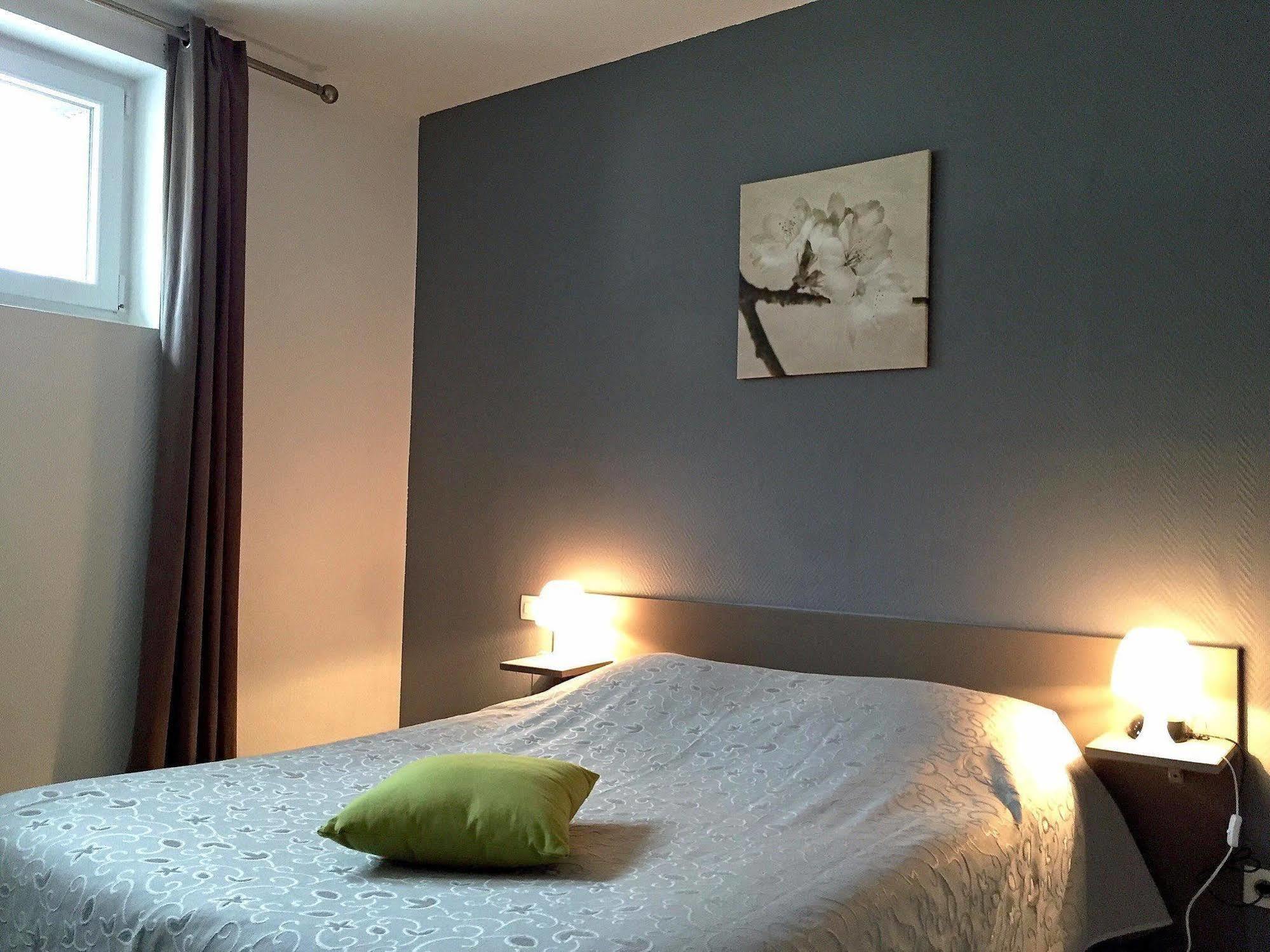 Les Boucles De Meuse Hotel 3 Etoiles Монтерме Экстерьер фото