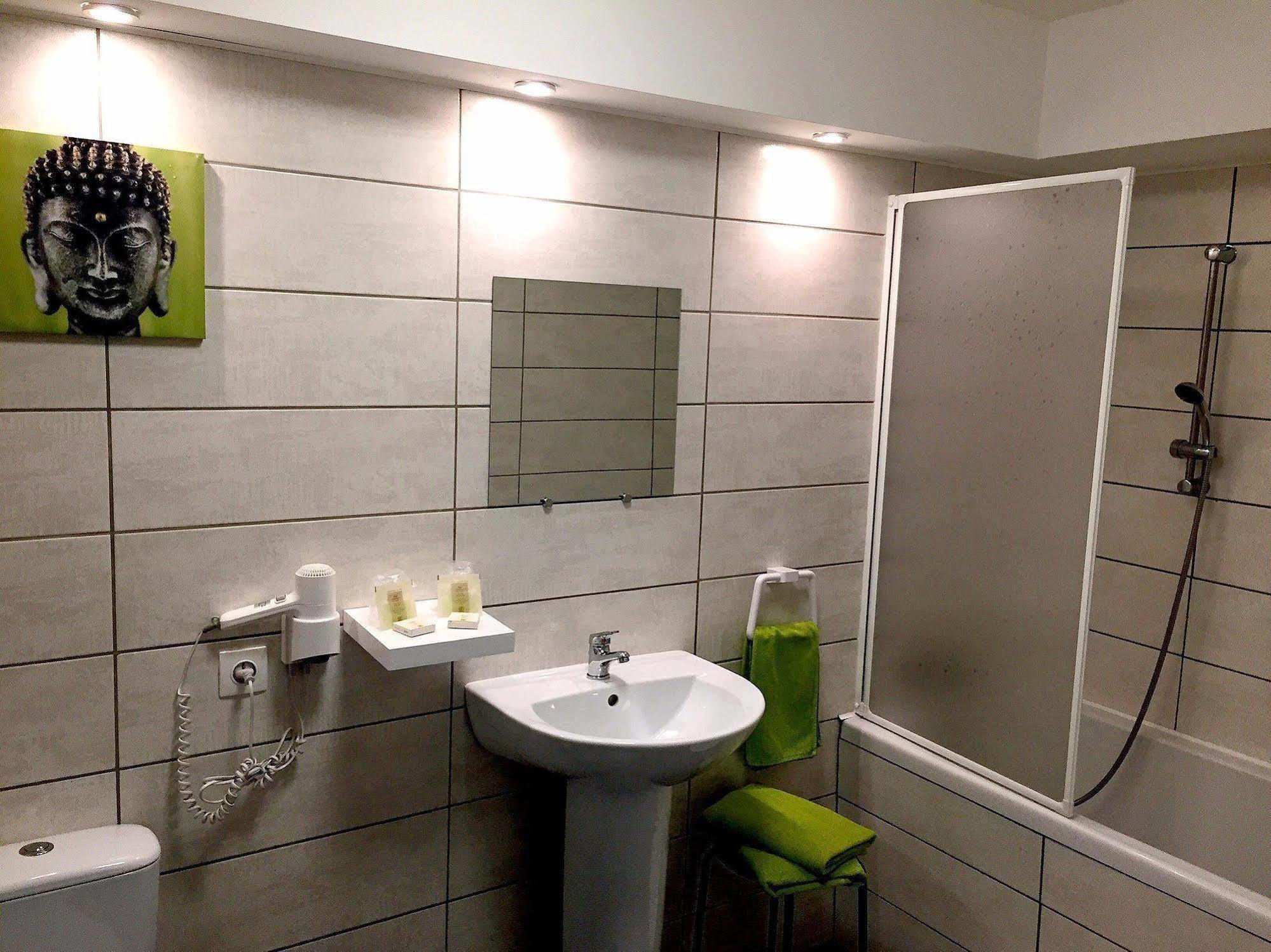 Les Boucles De Meuse Hotel 3 Etoiles Монтерме Экстерьер фото